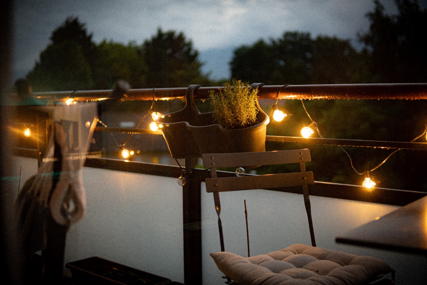 10 Simple Balcony Lighting Ideas light.style